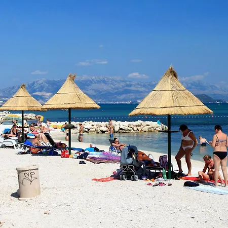 With A Parking Space - 22615 Τρογκίρ
